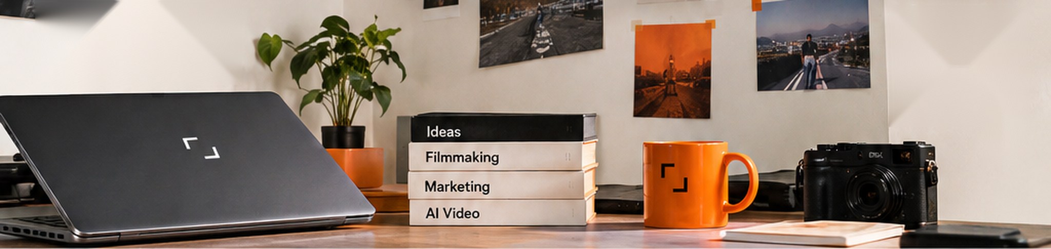 Bàn làm việc của Rise Creative